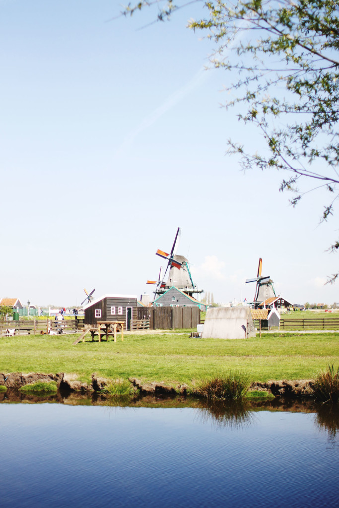STYLEAT30 - Travel + Fashion Blog - Zaanse Schans - Amsterdam Windmills, Crafts and Museums - Tour Amsterdam - Windmill - Holland - 24