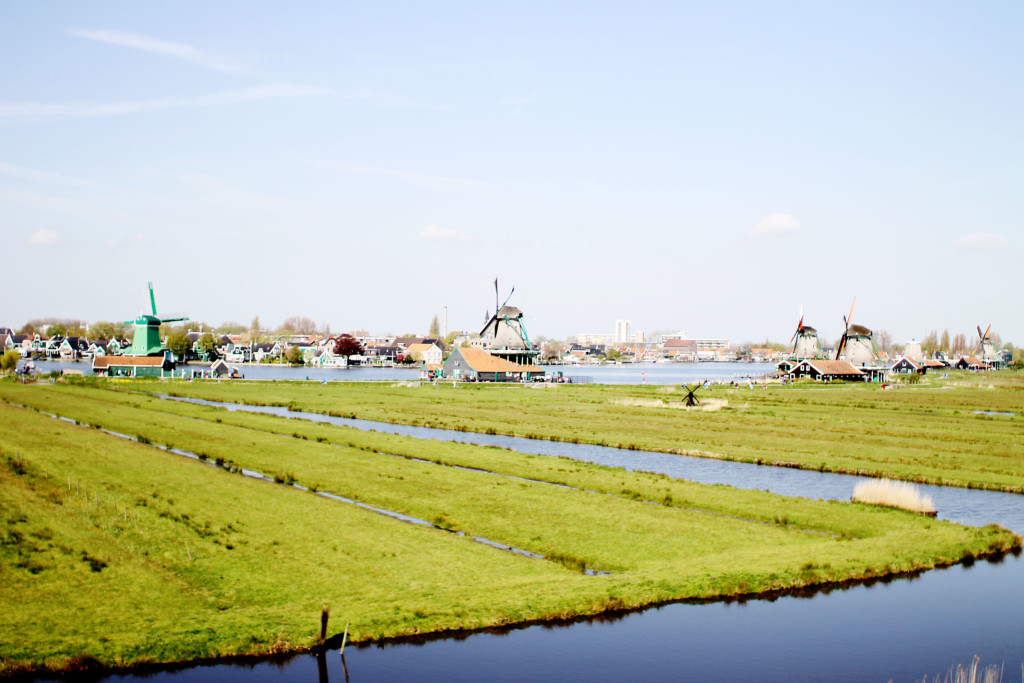 STYLEAT30 - Travel + Fashion Blog - Zaanse Schans - Amsterdam Windmills, Crafts and Museums - Tour Amsterdam - Windmill - Holland - 26