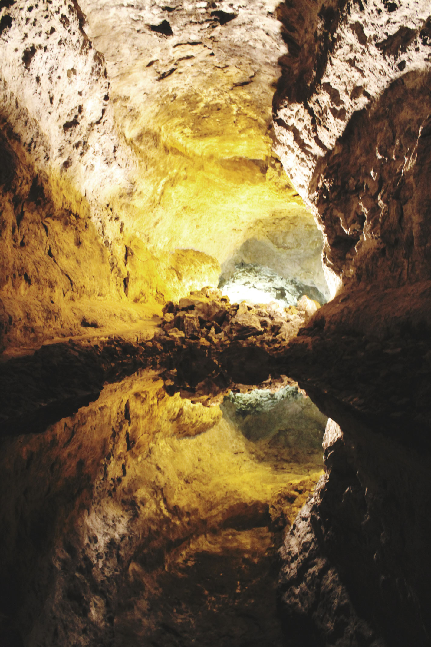Lanzarote Guides - Cesar Manrique - Cueva de los Verdes - Excursions Lanzarote Canary Islands Travel 02